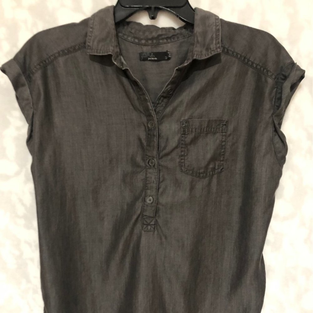 Prana Size Small, Gray 3/4 Button down shirt